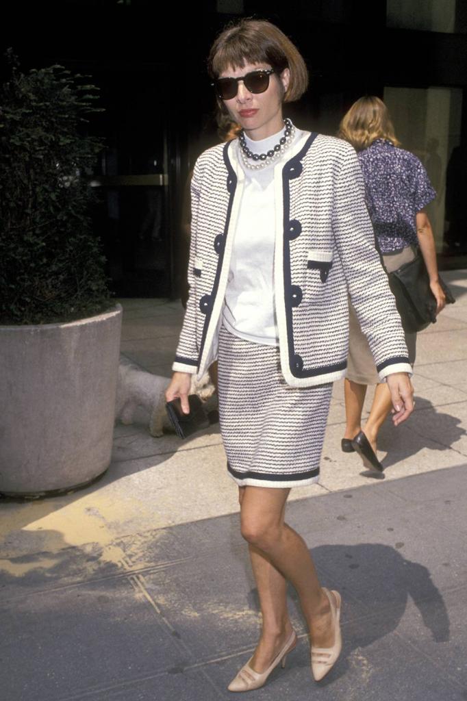 Образы из 80-х, которые хочется повторить и сейчас: свитера, очки и клатчи