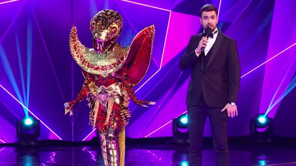 Ведущий шоу "Маска" Вячеслав Макаров рассказал, как создавали костюмы для проекта и почему артисты выступают под фонограмму