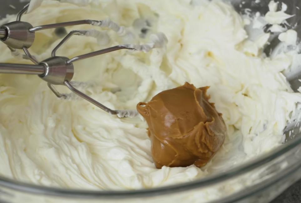 Нежный кремовый чизкейк с печеньем в стаканчиках: необычная подача облегчит процесс приготовления