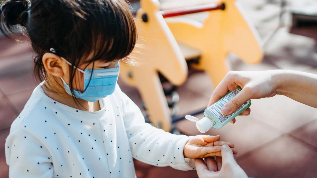 Российские врачи предупреждают, что существует «ложный коронавирус» у детей