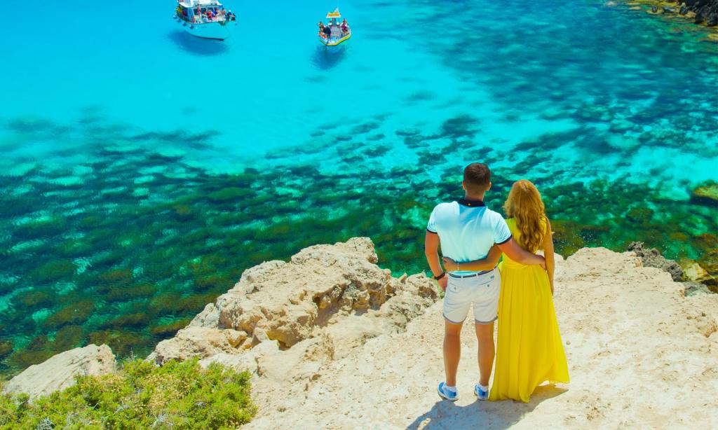 Никаких поблажек: туристы, отдыхающие на Кипре, смогут покидать отели только по SMS-соощениям