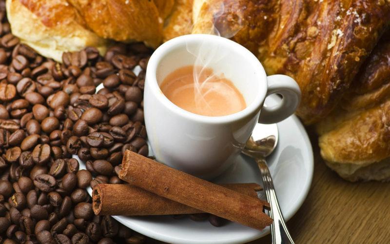 Что добавить в кофе, чтобы улучшить его вкус и немного похудеть: нужна лишь одна приправа