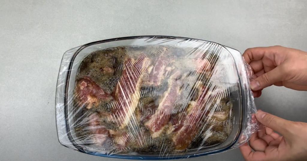 Для чего знающие мясоеды заливают свиные ребрышки газировкой: простой трюк - и вкус мяса не узнать
