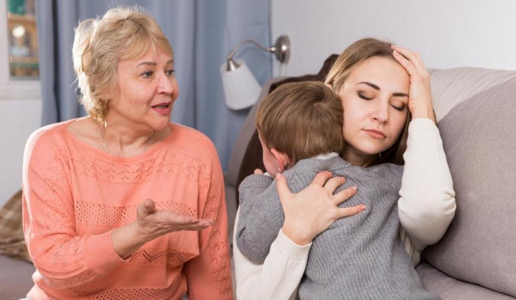 Их опыт устарел: доктор Комаровский объяснил, почему бабушки вредят своим внукам
