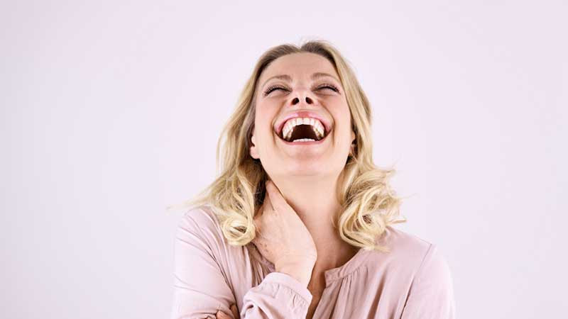 Как научиться смеяться перед лицом невзгод: 5 советов, которые помогут в стрессовой ситуации