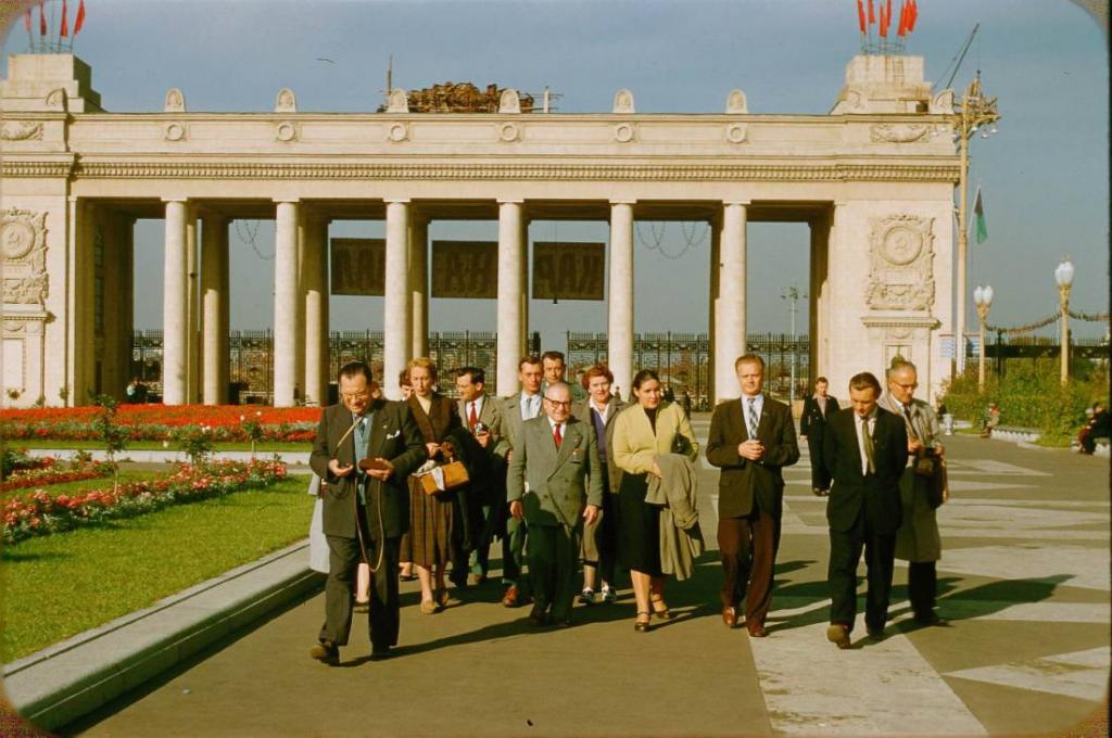 "Такой свободы не было даже во времена Горбачева": Москва 1956 года на снимках французского фотографа