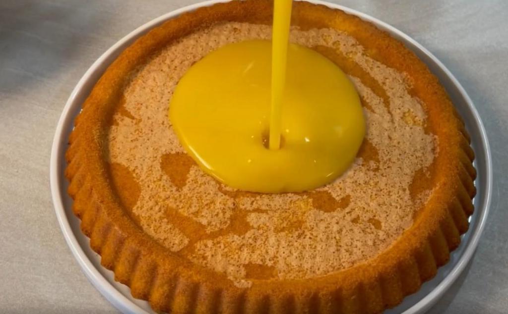 Простой пирог с апельсиновым кремом: десерт, который очень легко готовить