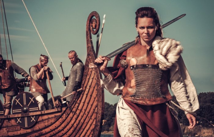 Женщины-викинги выбирали мужей, которые им помогали по хозяйству: воинственные нравы древних скандинавских женщин