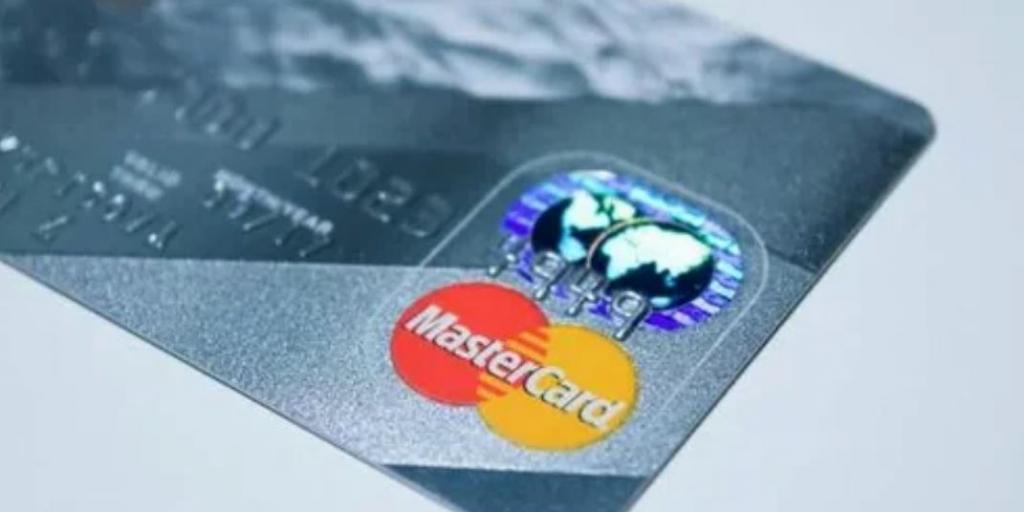 Брелок для оплаты товаров: Mastercard в России запустил новый способ бесконтактной оплаты