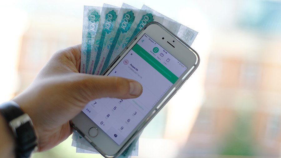 Центробанк планирует запустить переводы денег за границу по номеру телефона через Систему быстрых платежей (СБП)