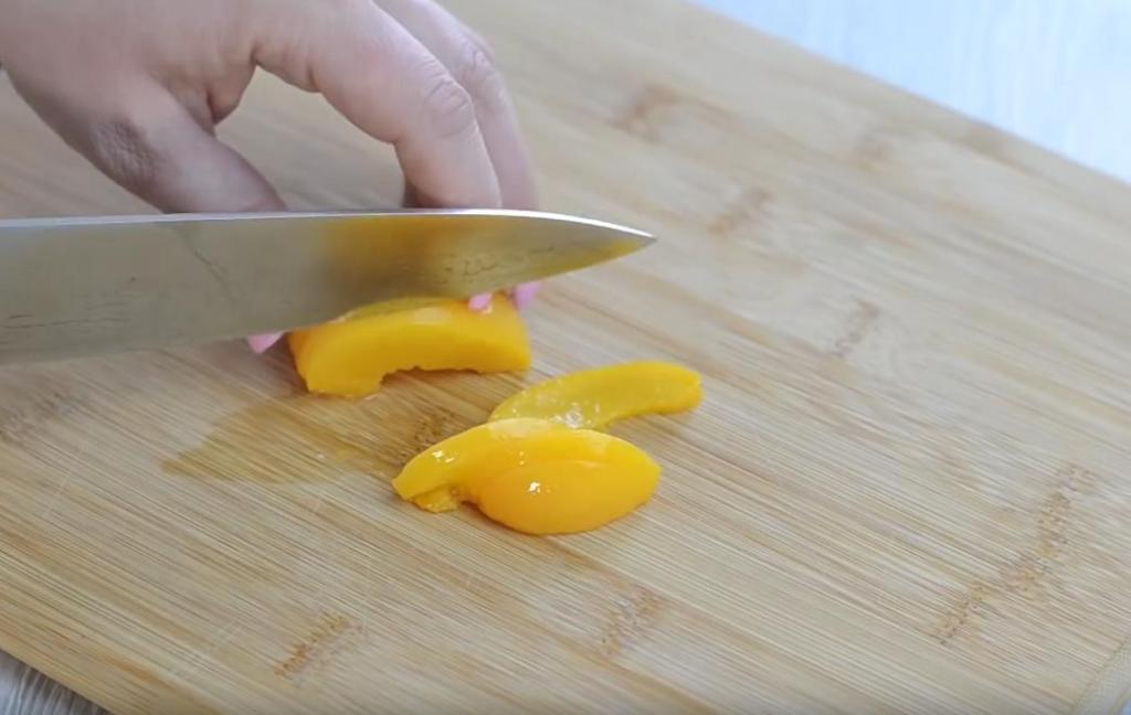 Персиково-апельсиновый пирог с нежным сырно-сливочным кремом: готовится быстро, без выпечки и из простых продуктов