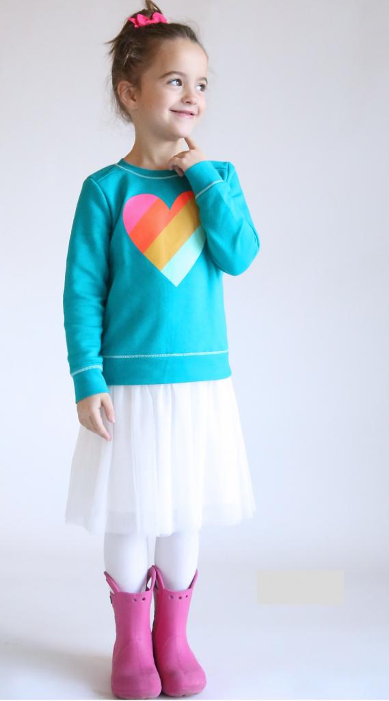 Как переделать детский свитер в симпатичное платье (нужен всего час — и обновка готова)