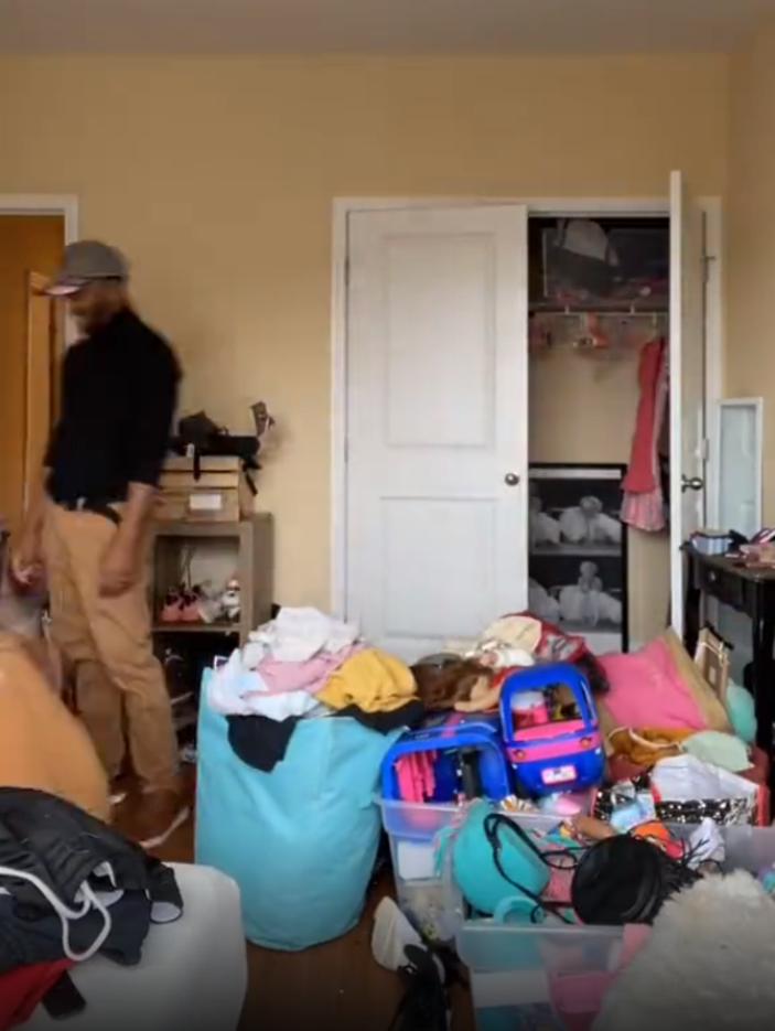 Предупредили за неделю и установили крайний срок: как заставить ребенка убрать в своей комнате