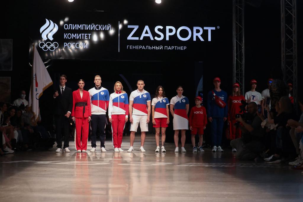 В России представили новую форму для наших спортсменов, в которой они выступят на предстоящей Олимпиаде. Дизайн вызвал широкий резонанс за рубежом