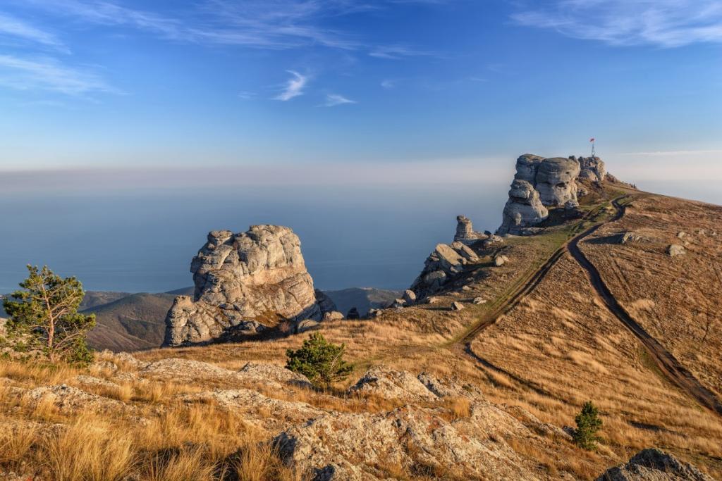 Россияне поедут в Крым вместо Турции: 10 интересных туристических маршрутов по любимому региону страны