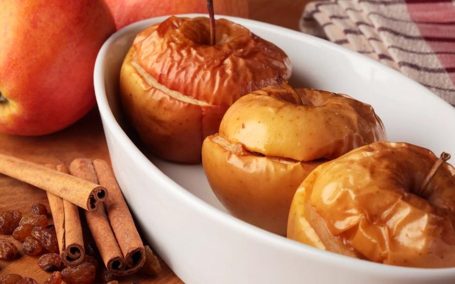 Вдыхать запах ванили или съесть запеченное яблоко: как постепенно отказаться от сладкого