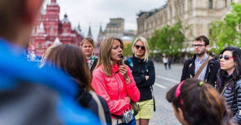 Гиды, экскурсоводы и проводники на туристских маршрутах будут проходить обязательную аттестацию, а иностранные граждане работать в России гидами не смогут