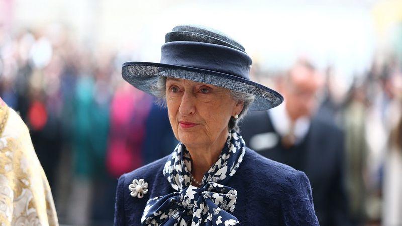 Даже королеве нужна подружка: кто она - загадочная женщина, которая была замечена рядом с Елизаветой ll на похоронах герцога Эдинбургского