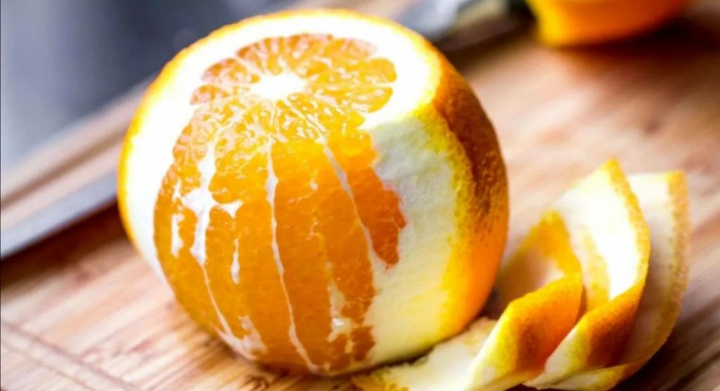 Можно ли есть апельсины с кожурой? Диетолог отвечает: "Даже нужно"