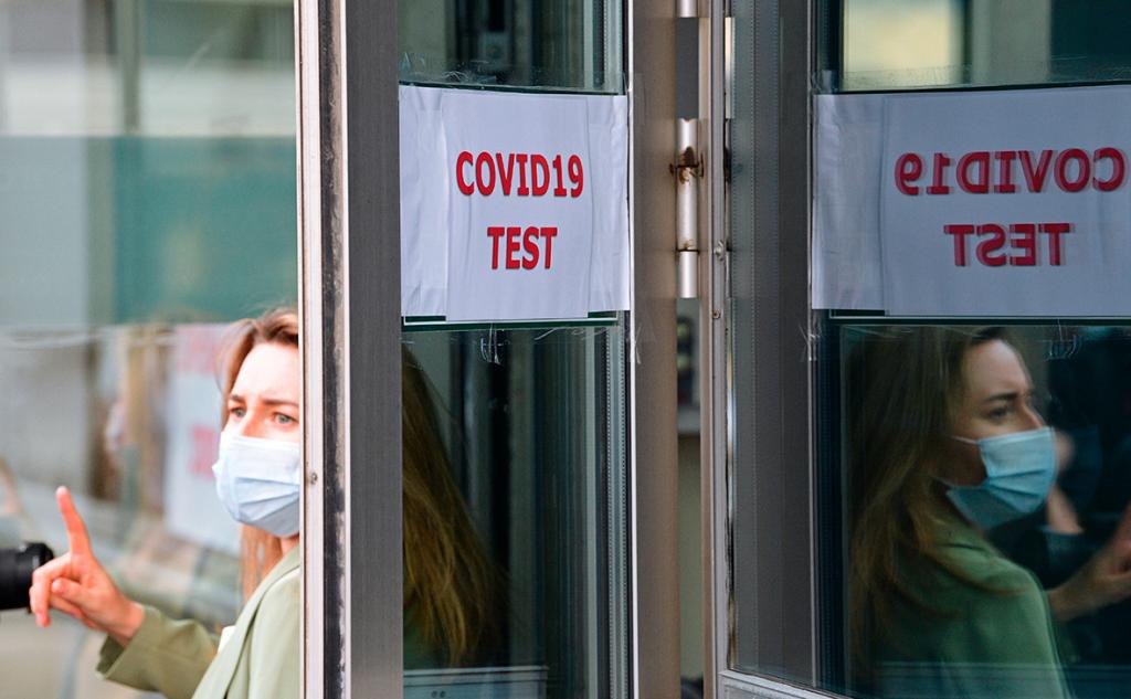 "Я же привился!" В Роспотребнадзоре рассказали, почему и зачем необходимо сдавать тест на COVID-19 тем, кто вакцинировался от данной инфекции