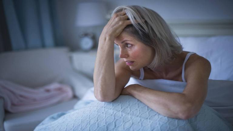 Бессонница у женщин: ученые рассказали, в чем причина плохого сна (она связана с питанием)