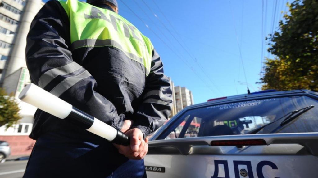 За отсутствие противосолнечных козырьков и несоответствующие шины инспекторы ГИБДД смогут штрафовать водителей