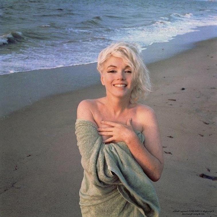 1962 год, актрисе 36 лет. Последняя фотосессия Мэрилин Монро, для которой понадобилось только полотенце