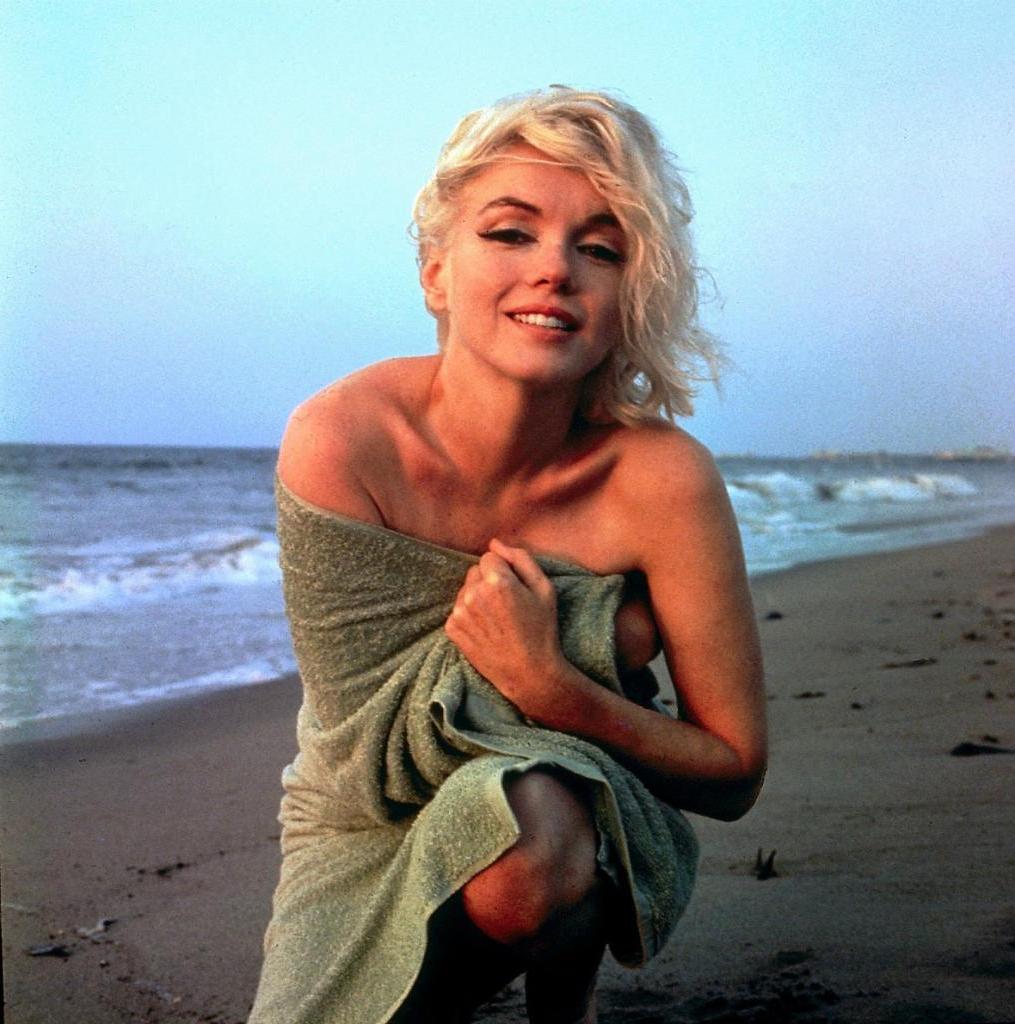 1962 год, актрисе 36 лет. Последняя фотосессия Мэрилин Монро, для которой понадобилось только полотенце