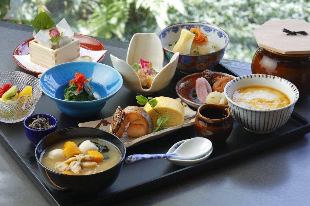 Четыре особенности приёма пищи: в Китае назвали причины долголетия японцев