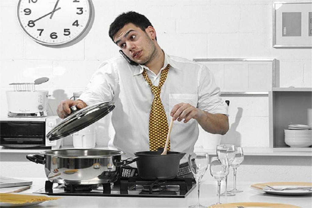 Творческий подход, терпение и юмор: чему еще можно научиться у мужчин на кухне, даже если они не мастера в приготовлении пищи