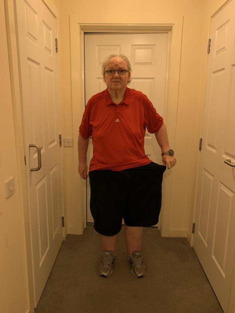 Исследовал достопримечательности и похудел, не выходя их дома: пожилой англичанин сбросил 88 кг (фото до и после)