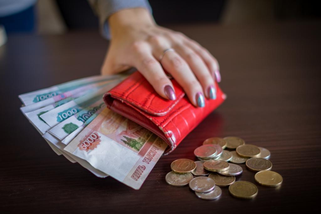 Россияне назвали размер достойной заработной платы: в каких городах платят за труд больше всего