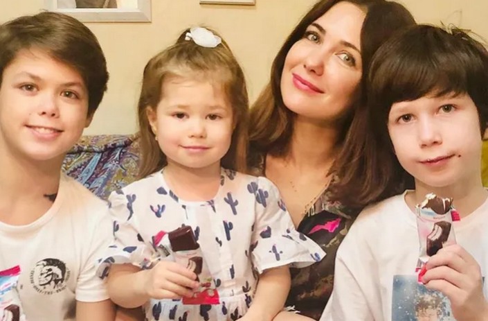 "Я успела только показаться на красной ковровой дорожке": Екатерине Климовой не до светских мероприятий — она занимается воспитанием 4 детей