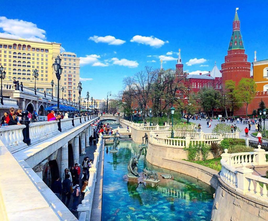 Казань, Крым и Питер: названы популярные у россиян направления для путешествий в мае