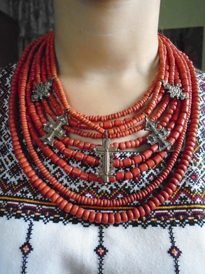 Орнамент, серьги и меха: какие обереги использовали славяне в традиционном костюме