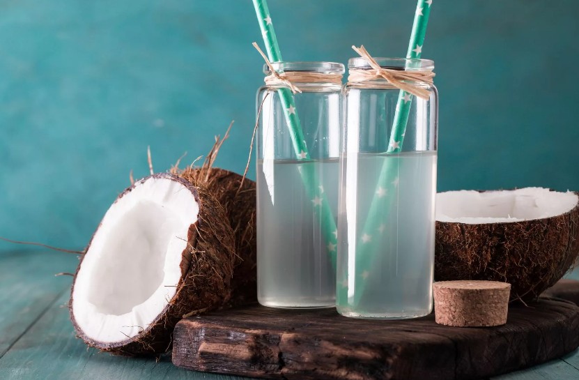 Рецепт освежающего летнего коктейля, который способствует разглаживанию зрелой кожи