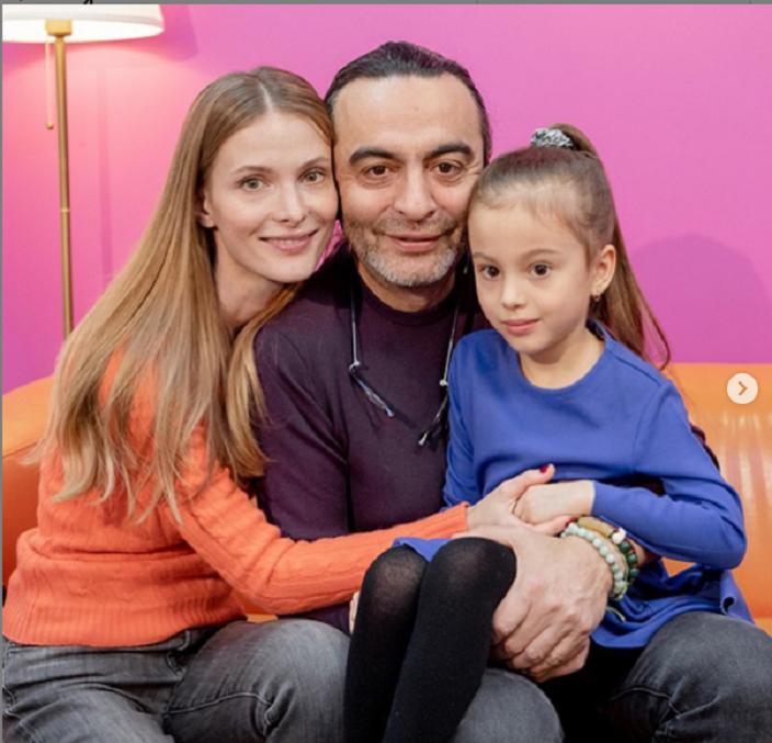 Ради нее ушел от жены и двоих детей: муж Светланы Ивановой из сериала "Мур-Мур" старше ее на 24 года
