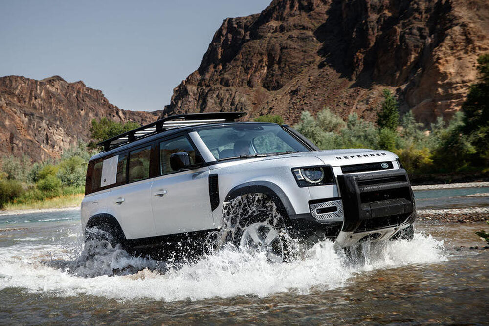 Новая версия модели автомобиля Land Rover Defender: реализация стартовала в РФ