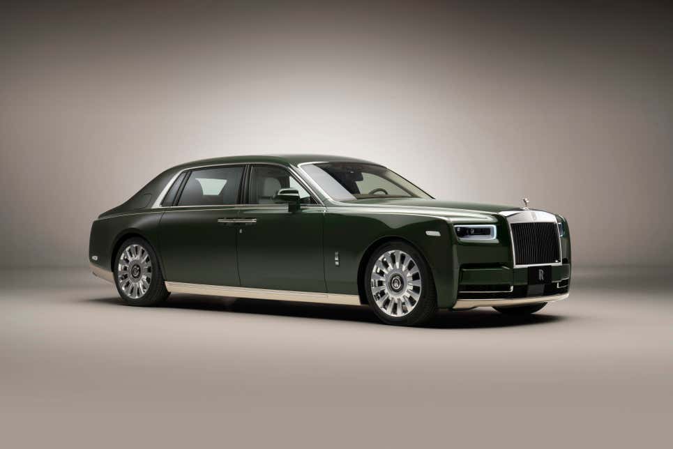Rolls-Royce создал уникальный фантом для клиента-миллиардера: как выглядит автомобиль снаружи и внутри