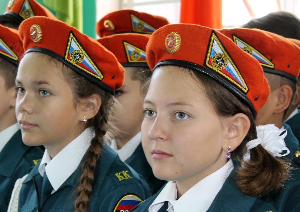 Девчонки не стоят в сторонке: в центры начальной военной подготовки начнут принимать школьниц