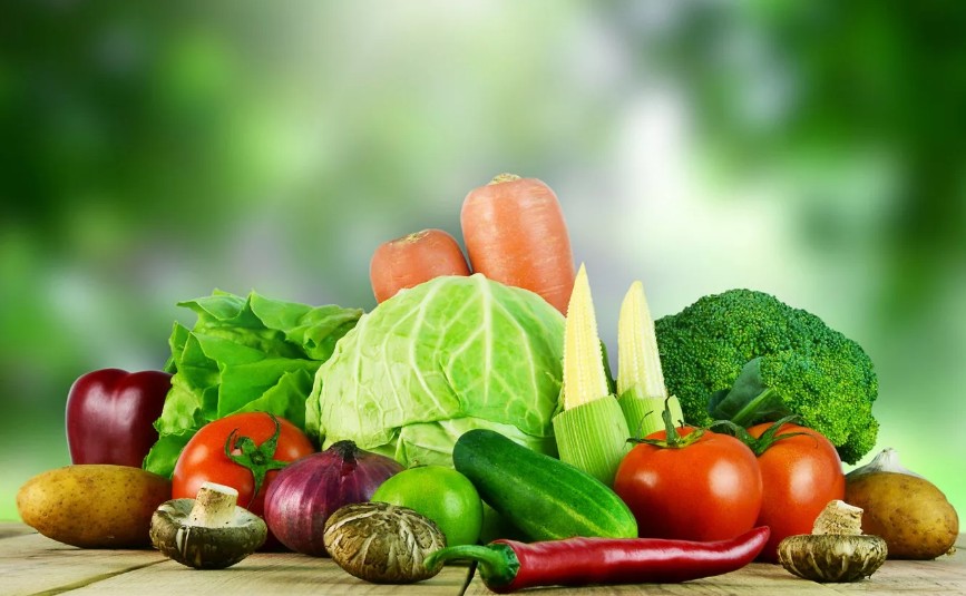 Исследование показало, что переедание может быть признаком нехватки витаминов: нужен правильный рацион