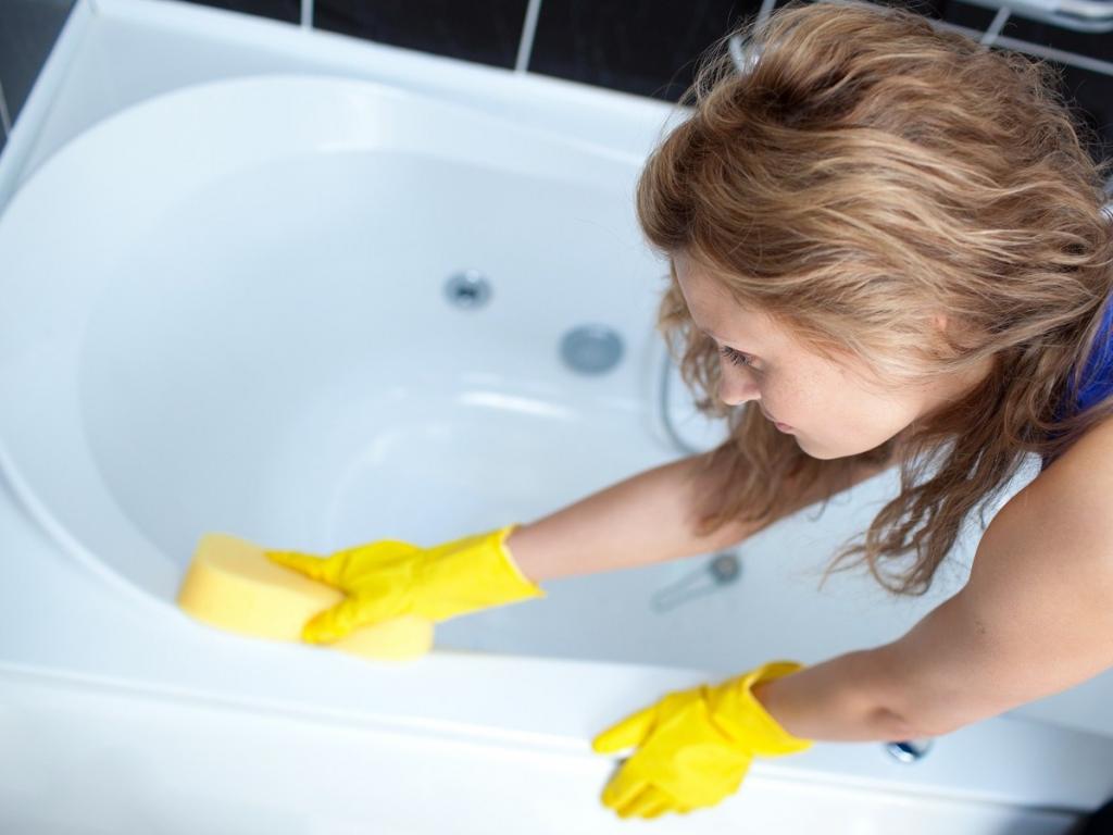 Ванна ничем не хуже душа: дерматолог и микробиолог развенчали главный миф о гигиене и рассказали, как принимать полезную ванну