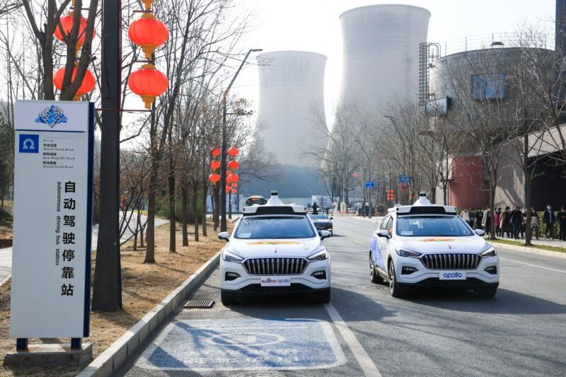 Apollo Go: китайский гигант объявил о запуске первого платного сервиса автономных транспортных средств