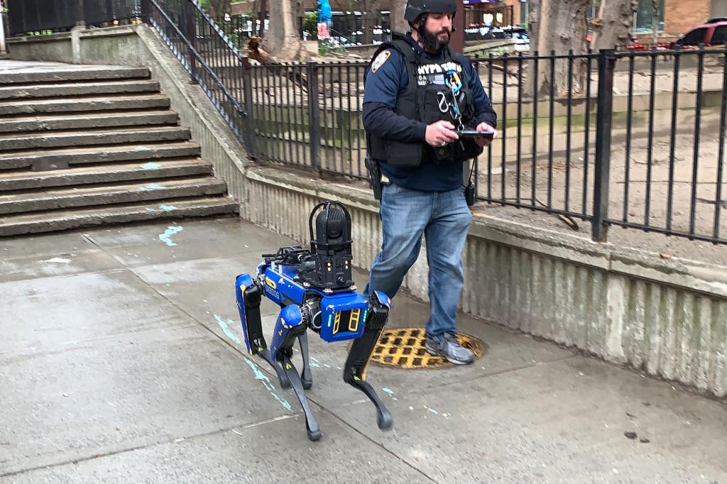 Собаки-роботы больше не будут патрулировать улицы Нью-Йорка. Почему полиция отказалась от них
