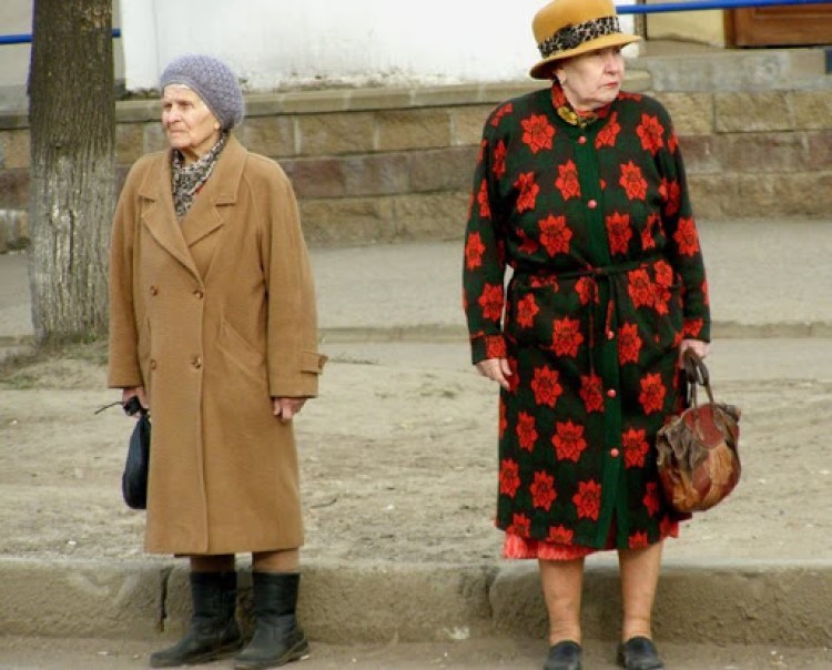 Лайфхаки для зрелых дам: какого цвета купить одежду, чтобы скинуть 10 лет