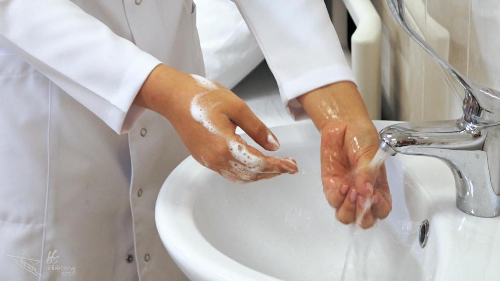 Повторение - мать учения: в Роспотребнадзоре напомнили, как правильно мыть руки