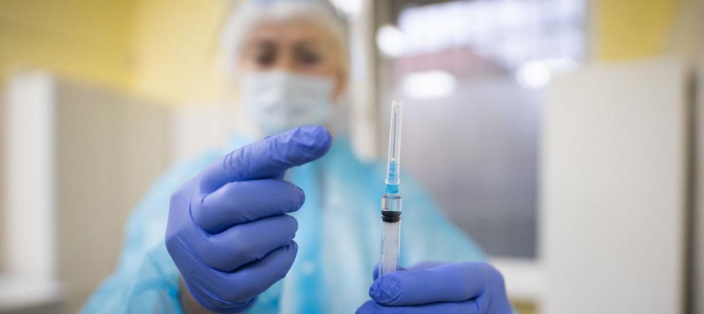 Эпидемиолог объяснил россиянам, зачем нужна вторая доза вакцины от коронавируса