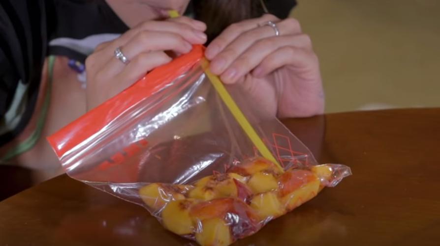 Как порезать сладкий перец, чтобы не нужно было его чистить: лайфхаки по приготовлению