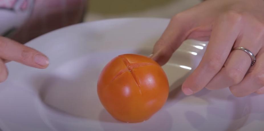 Черешню чистят скрепкой, а манго монеткой: как быстро разделать фрукты