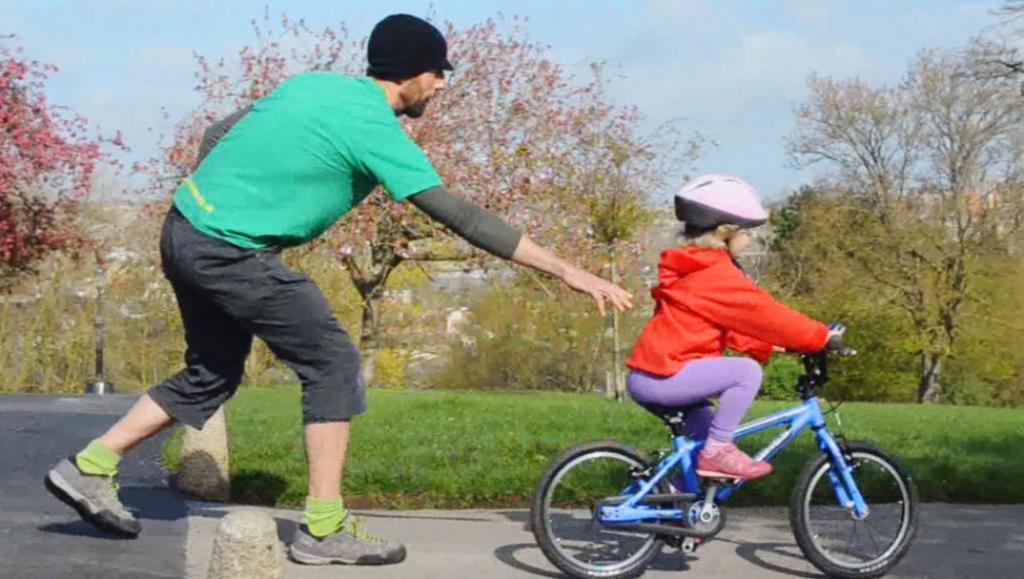 Простые способы научить ребенка кататься на велосипеде. Слез точно не будет